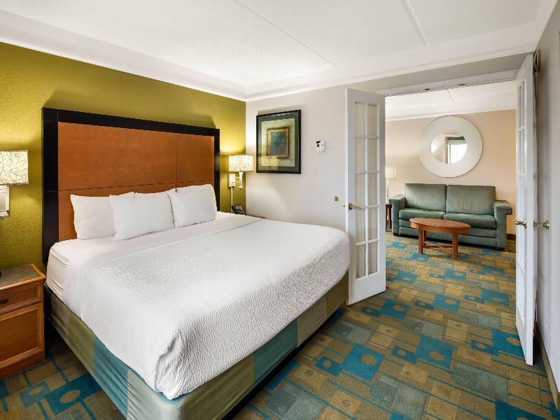 La Quinta Inn & Suites Greenville Haywood image