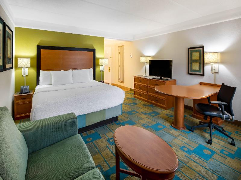 La Quinta Inn & Suites Greenville Haywood image