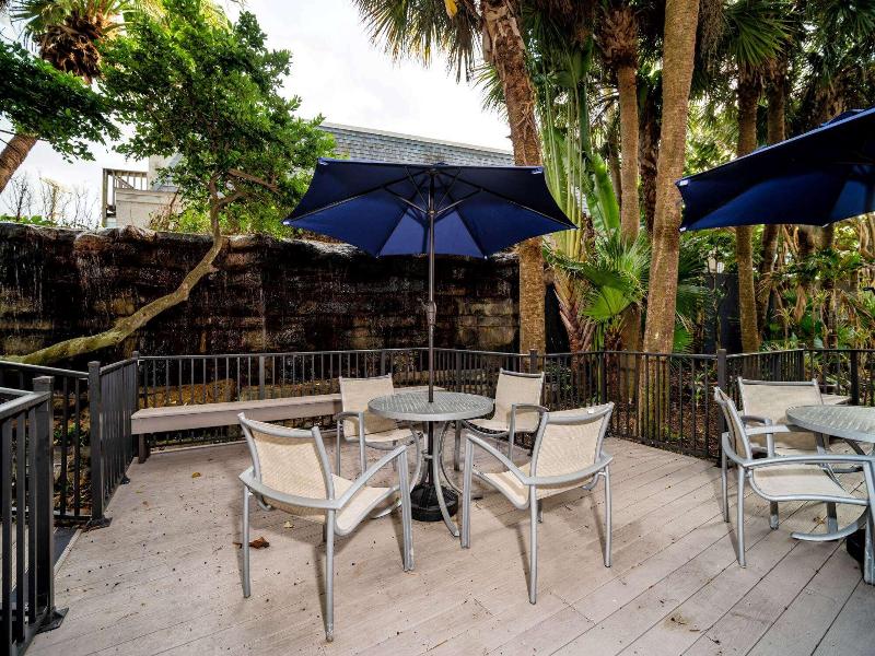 La Quinta Inn & Suites by Wyndham Cocoa Beach image