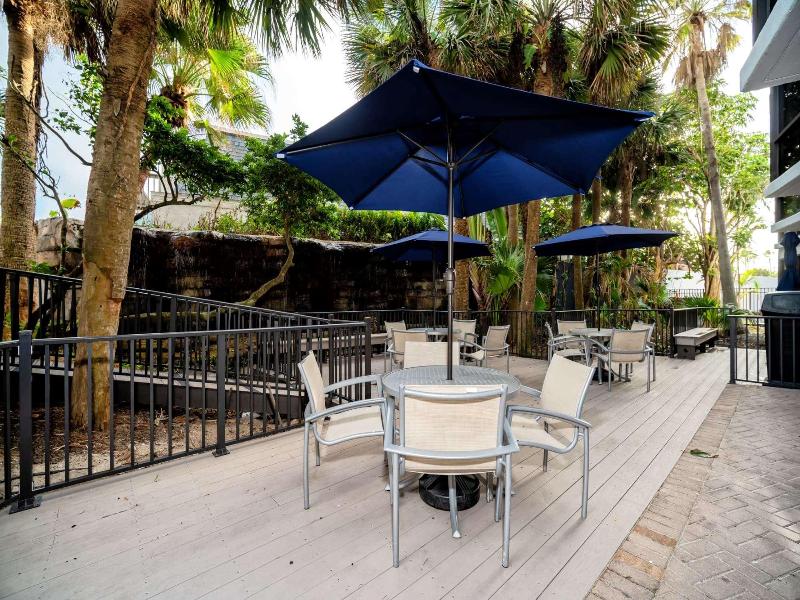 La Quinta Inn & Suites by Wyndham Cocoa Beach image