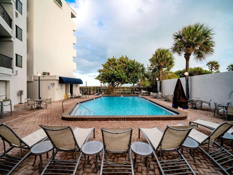 La Quinta Inn & Suites by Wyndham Cocoa Beach image