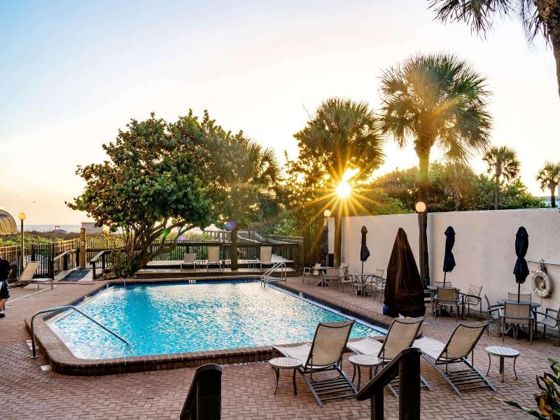 La Quinta Inn & Suites by Wyndham Cocoa Beach image
