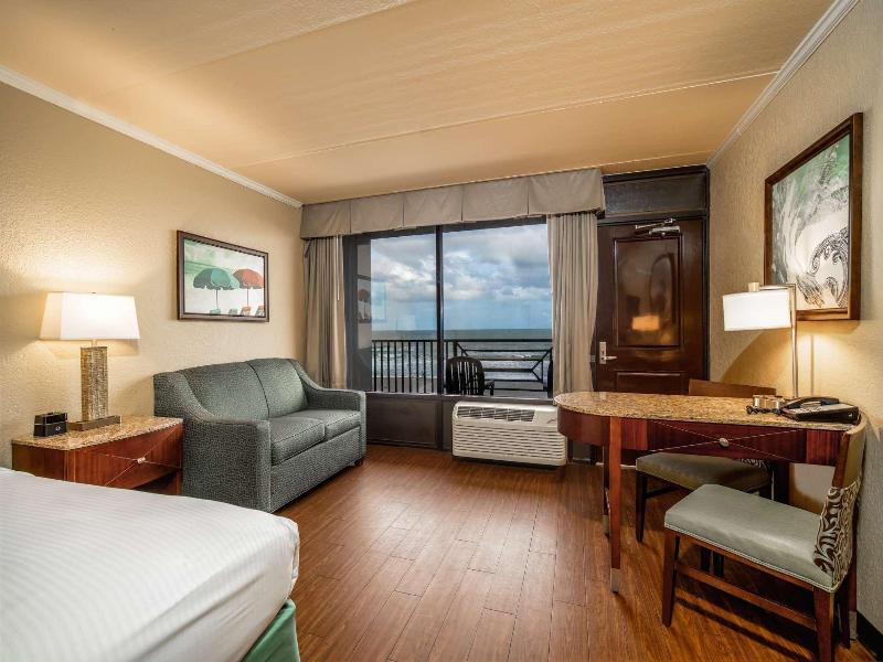 La Quinta Inn & Suites by Wyndham Cocoa Beach image