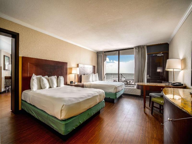 La Quinta Inn & Suites by Wyndham Cocoa Beach image