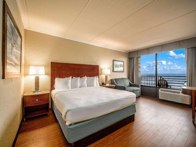 La Quinta Inn & Suites by Wyndham Cocoa Beach image