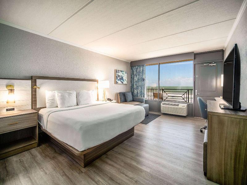La Quinta Inn & Suites by Wyndham Cocoa Beach image
