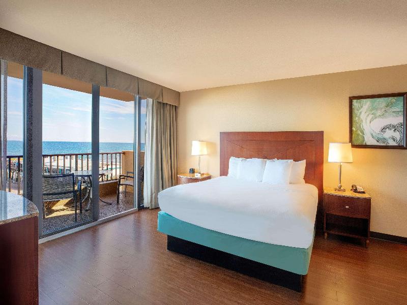 La Quinta Inn & Suites by Wyndham Cocoa Beach image