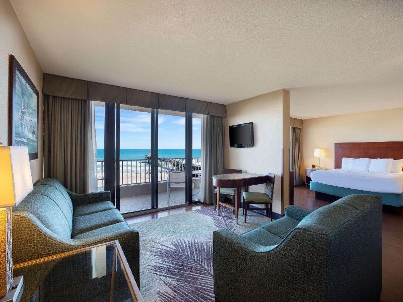 La Quinta Inn & Suites by Wyndham Cocoa Beach image