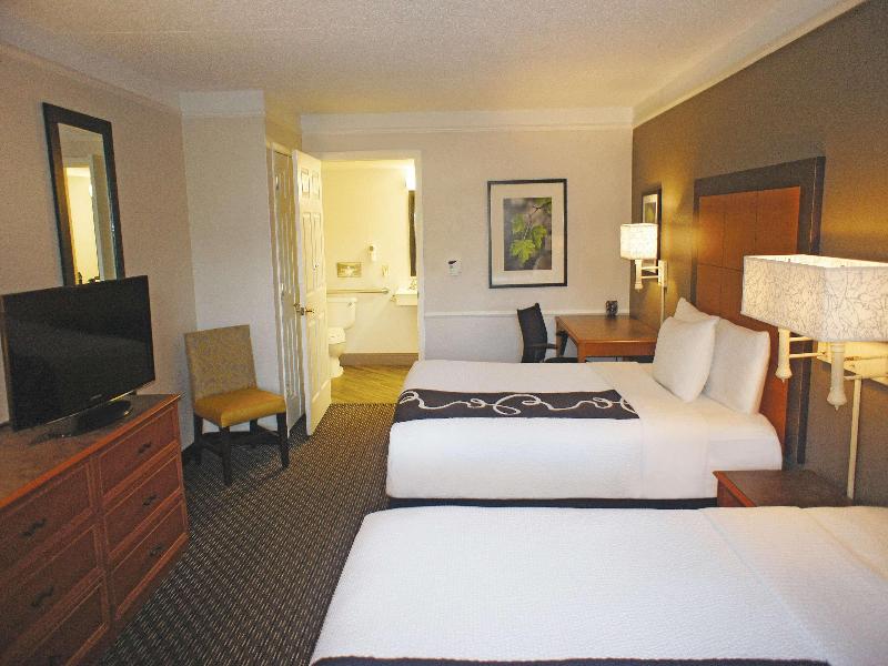 Days Inn by Wyndham Gainesville University I-75 image