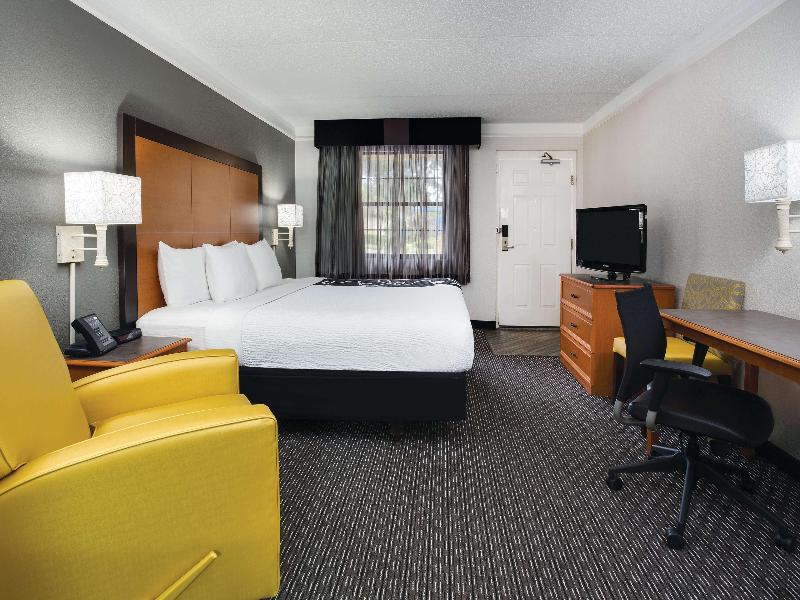 Days Inn by Wyndham Gainesville University I-75 image