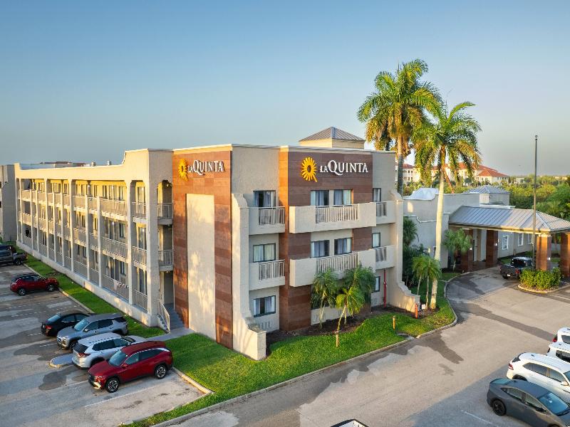 La Quinta Inn & Suites Fort Myers image