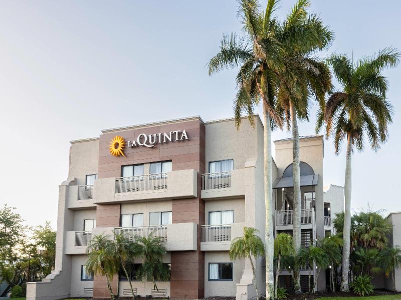 La Quinta Inn & Suites Fort Myers image
