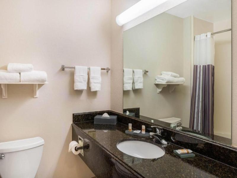 La Quinta Inn & Suites Fort Myers image