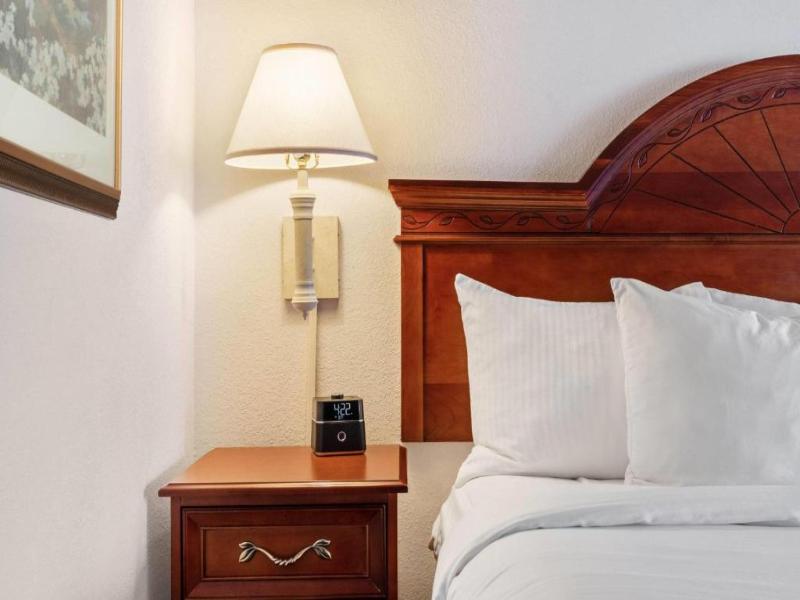 La Quinta Inn & Suites Fort Myers image