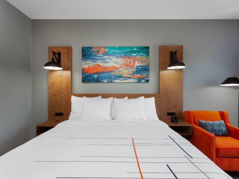 La Quinta Inn & Suites Fort Myers image