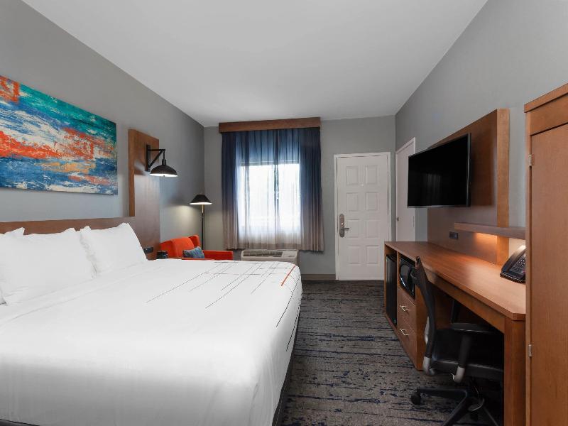 La Quinta Inn & Suites Fort Myers image