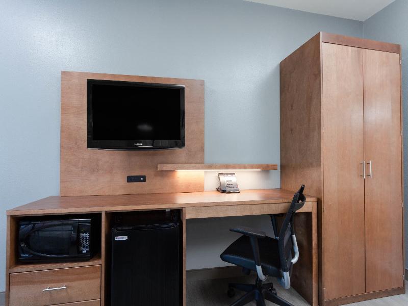 La Quinta Inn & Suites Fort Myers image
