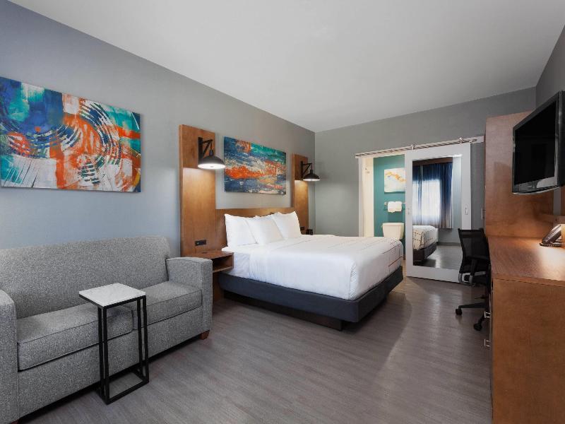 La Quinta Inn & Suites Fort Myers image