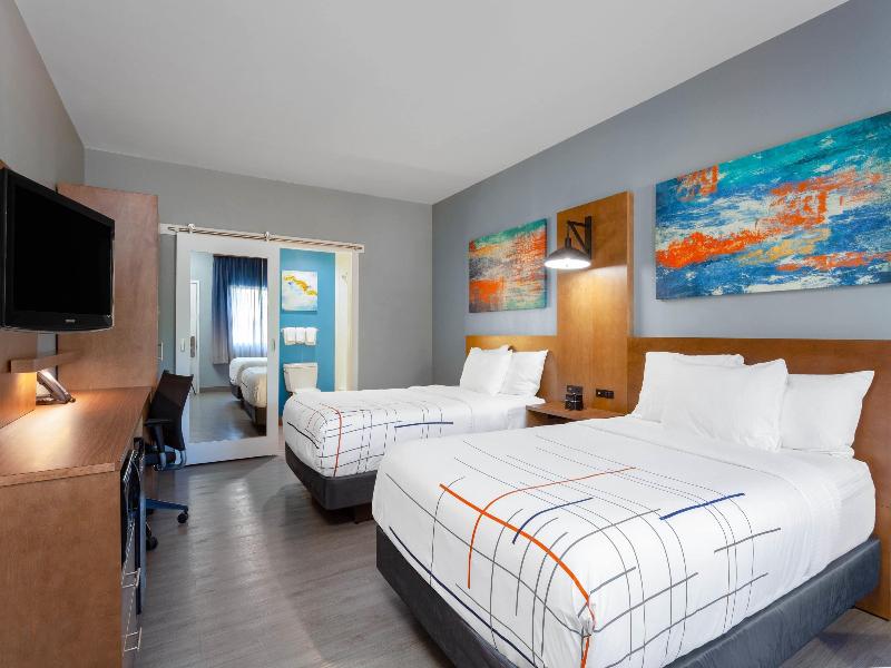 La Quinta Inn & Suites Fort Myers image