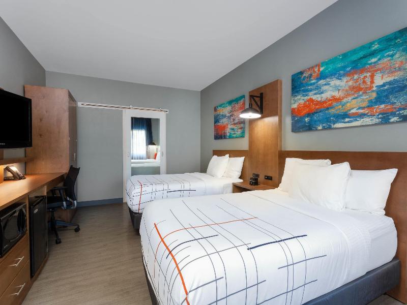 La Quinta Inn & Suites Fort Myers image