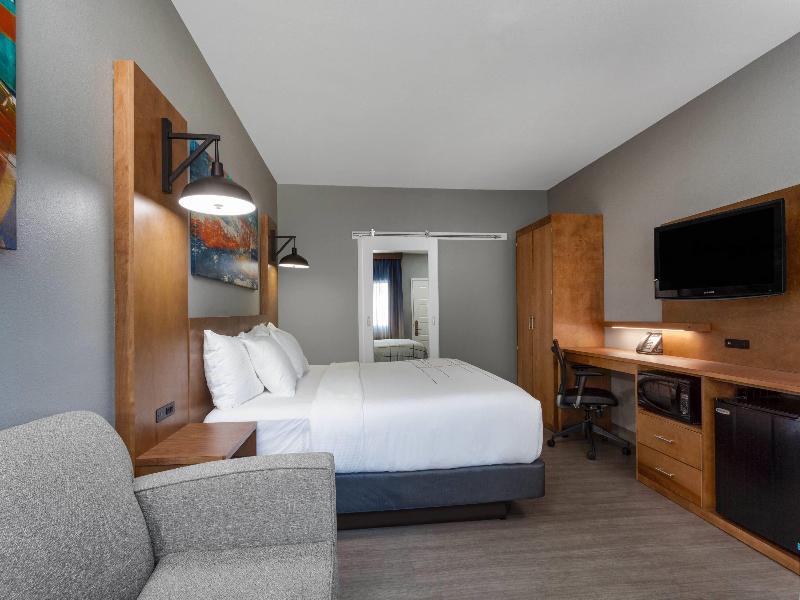 La Quinta Inn & Suites Fort Myers image