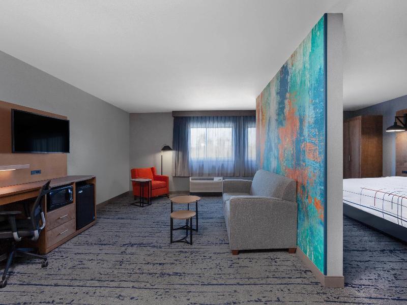 La Quinta Inn & Suites Fort Myers image