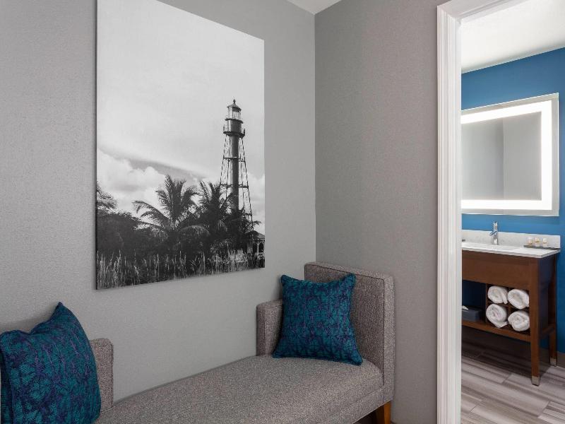 La Quinta Inn & Suites Fort Myers image