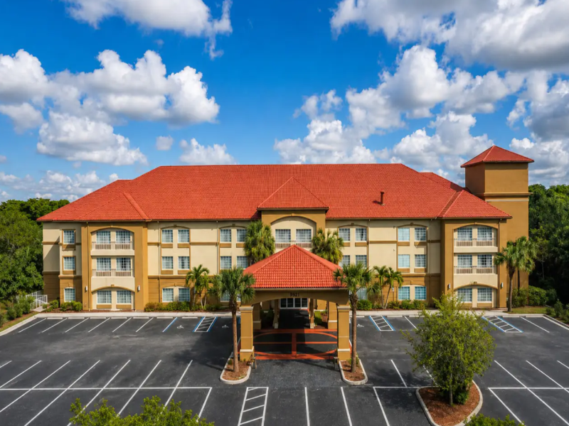 La Quinta Inn & Suites Fort Myers Airport image