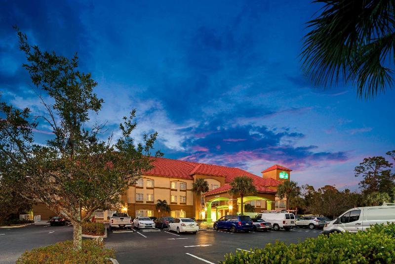 La Quinta Inn & Suites  Fort Myers Airport