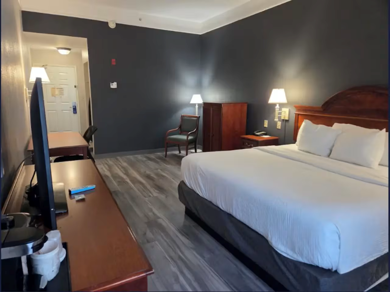 La Quinta Inn & Suites Fort Myers Airport image