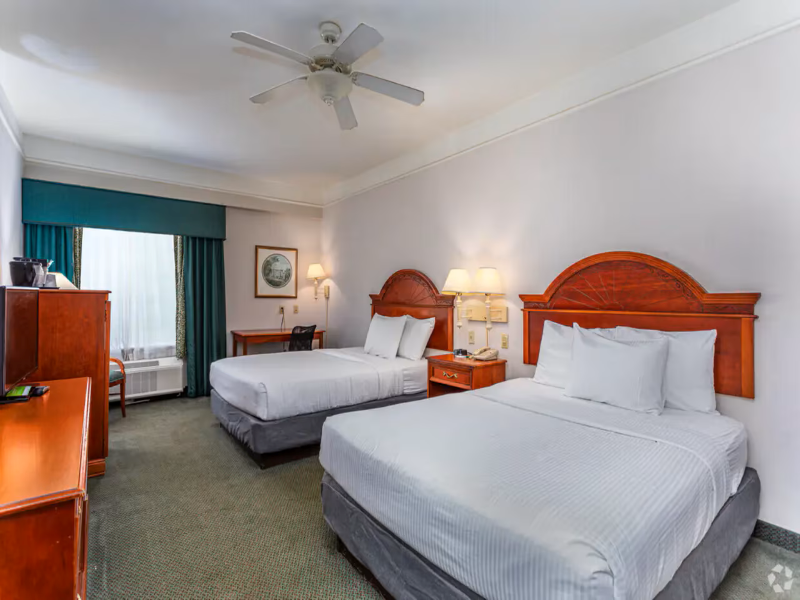 La Quinta Inn & Suites Fort Myers Airport image