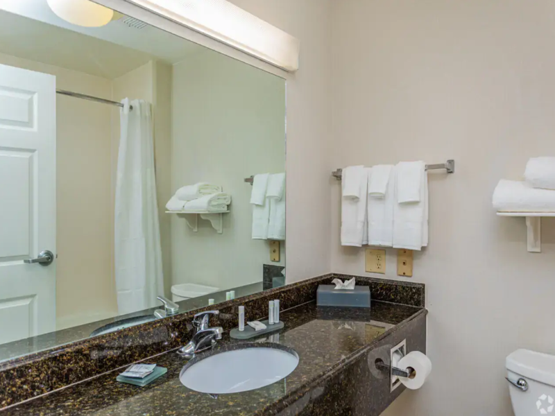 La Quinta Inn & Suites Fort Myers Airport image