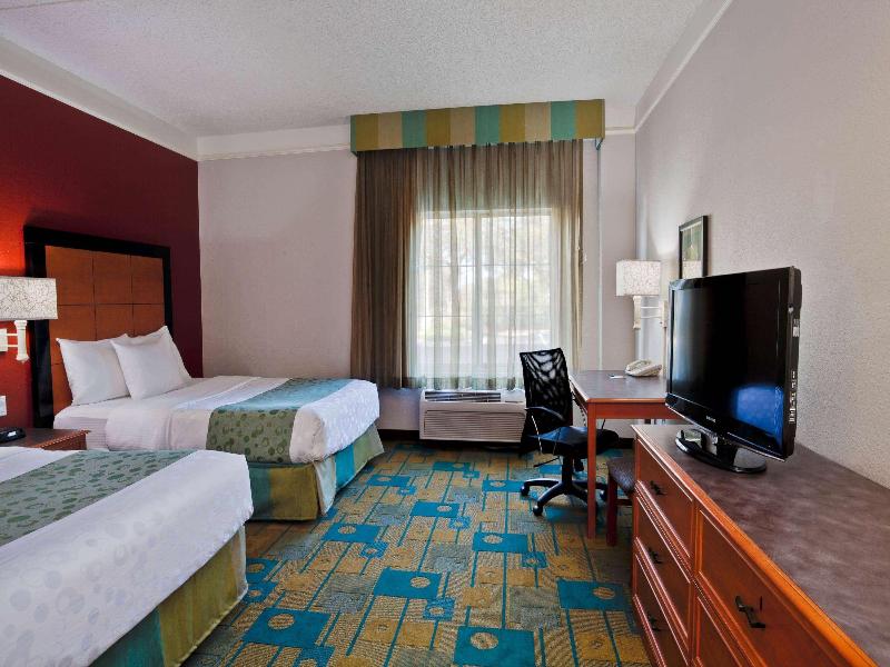 La Quinta Inn and Suites USF - Busch Gardens image
