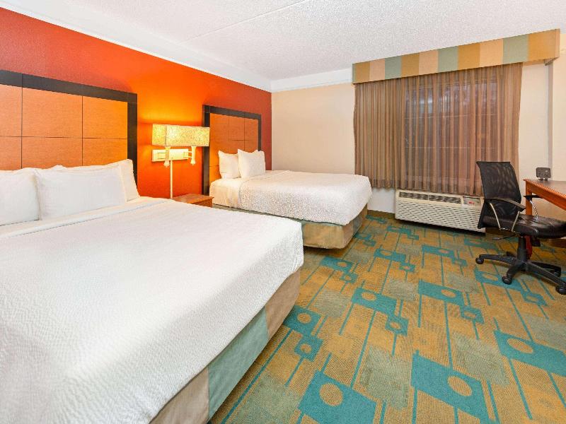 La Quinta Inn and Suites USF - Busch Gardens image