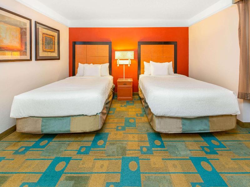 La Quinta Inn and Suites USF - Busch Gardens image