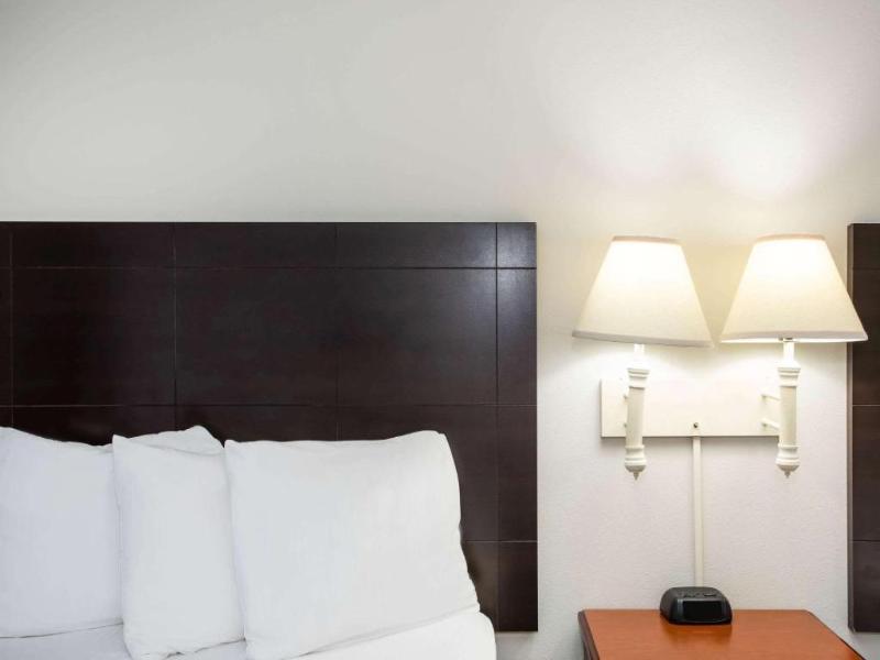 La Quinta Inn & Suites Melbourne Viera image