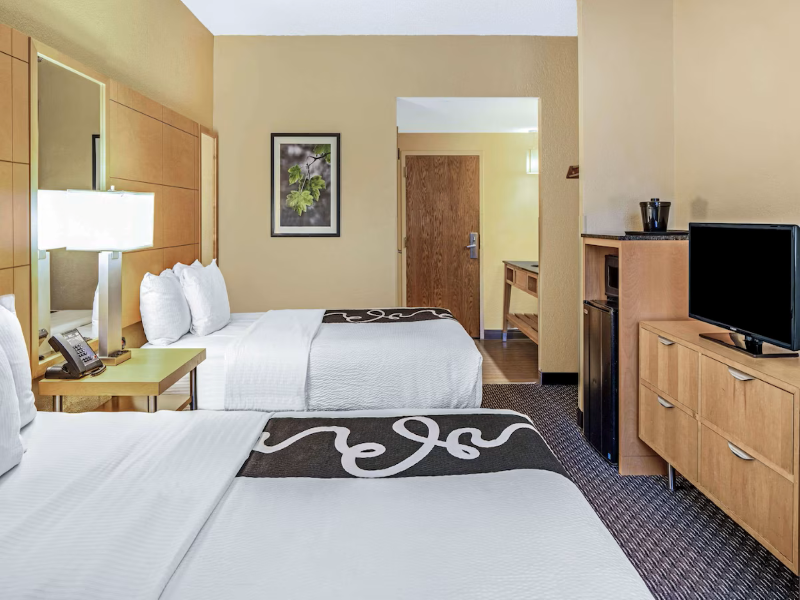 La Quinta Inn & Suites Naples Downtown image