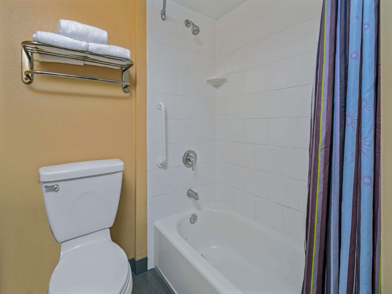 La Quinta Inn & Suites Naples Downtown image