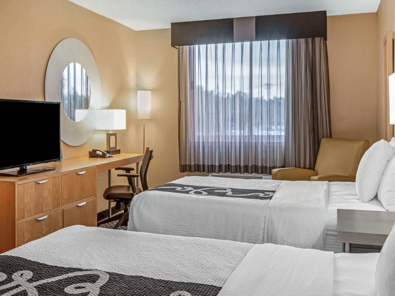 La Quinta Inn & Suites Naples Downtown image