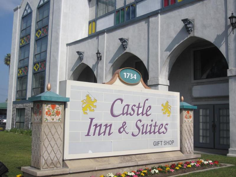 Castle Inn and Suites