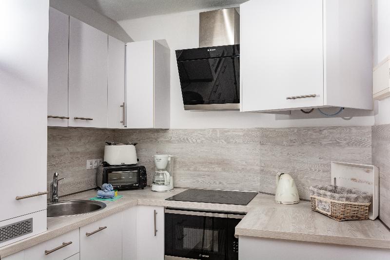 R2 Maryvent Beach Apartment image