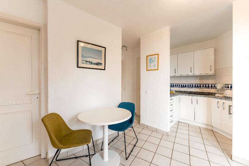 R2 Maryvent Beach Apartment image