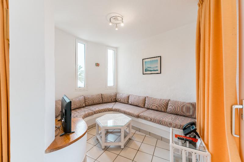 R2 Maryvent Beach Apartment image