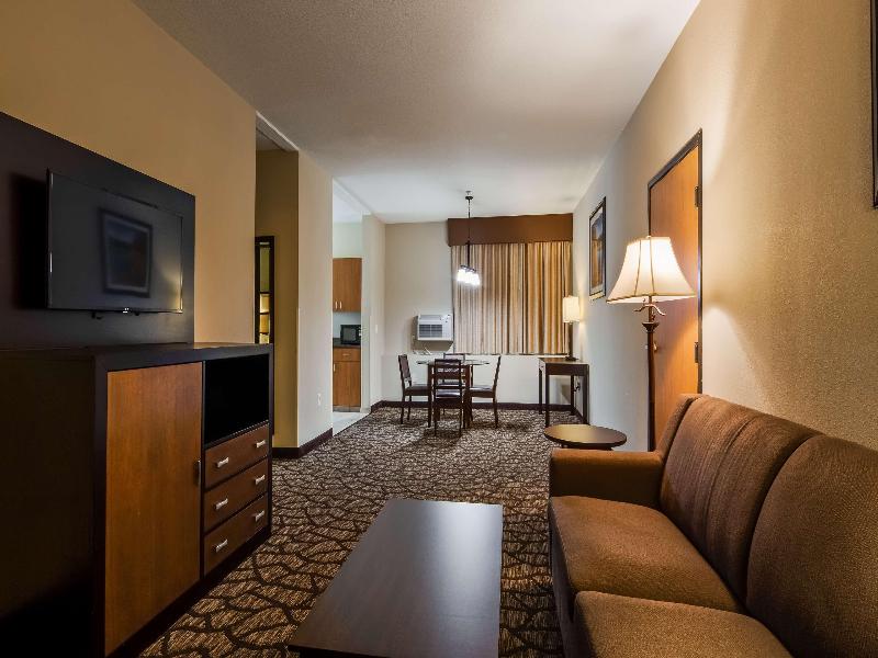 Bw Plus Vancouver Mall Dr. Hotel & Suites image