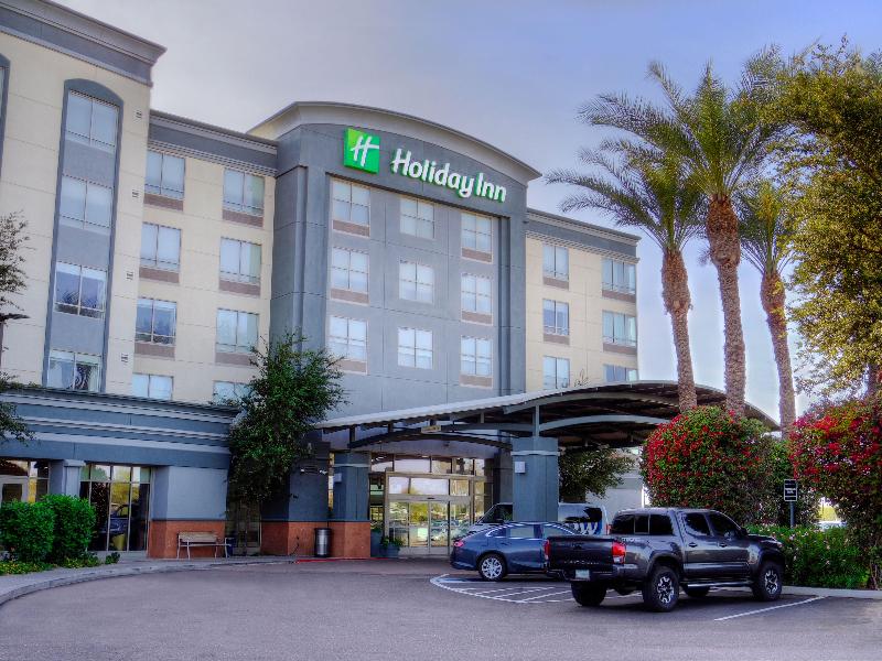 Holiday Inn and Suites Airport