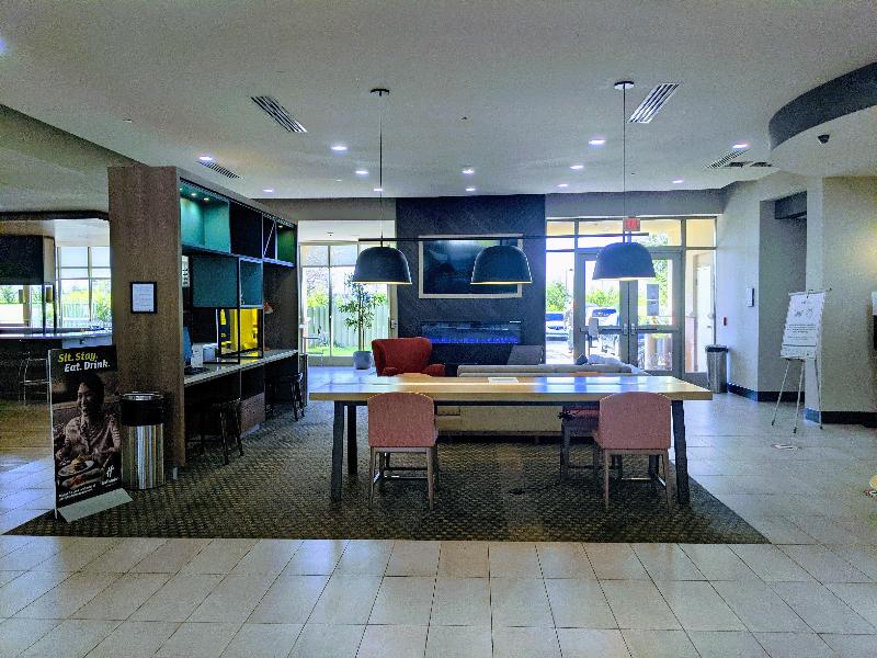 Fotos Hostal Holiday Inn And Suites Airport