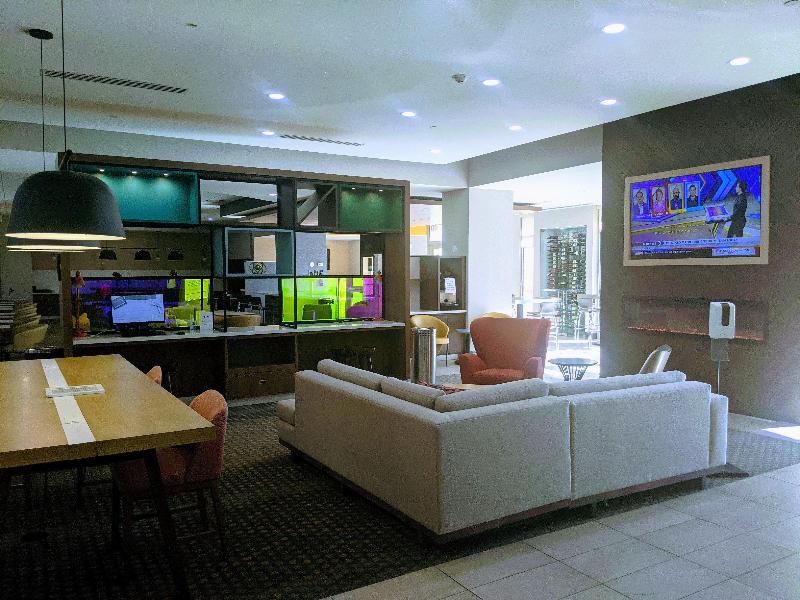 Fotos Hostal Holiday Inn And Suites Airport