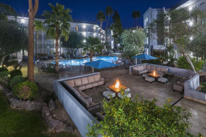 Holiday Inn and Suites Airport