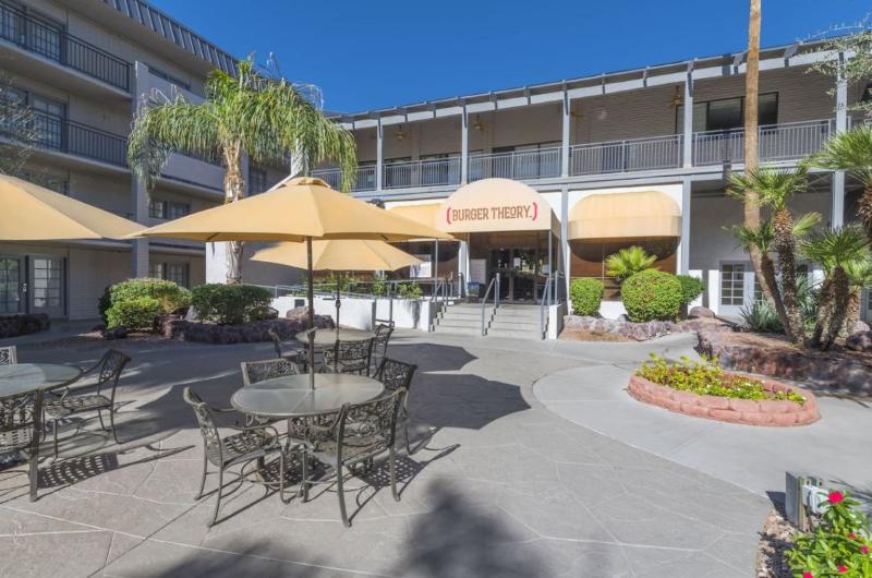 Holiday Inn and Suites Airport