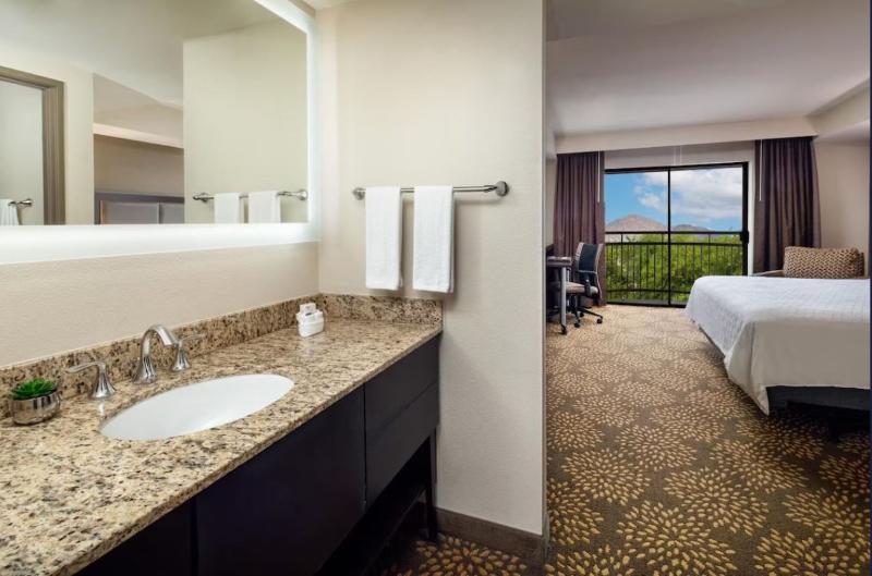 Holiday Inn and Suites Airport